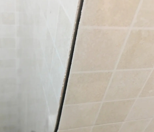 石嘴山市瓷砖空鼓维修公司分享阳台瓷砖脱落的修复过程可以分为以下几个步骤